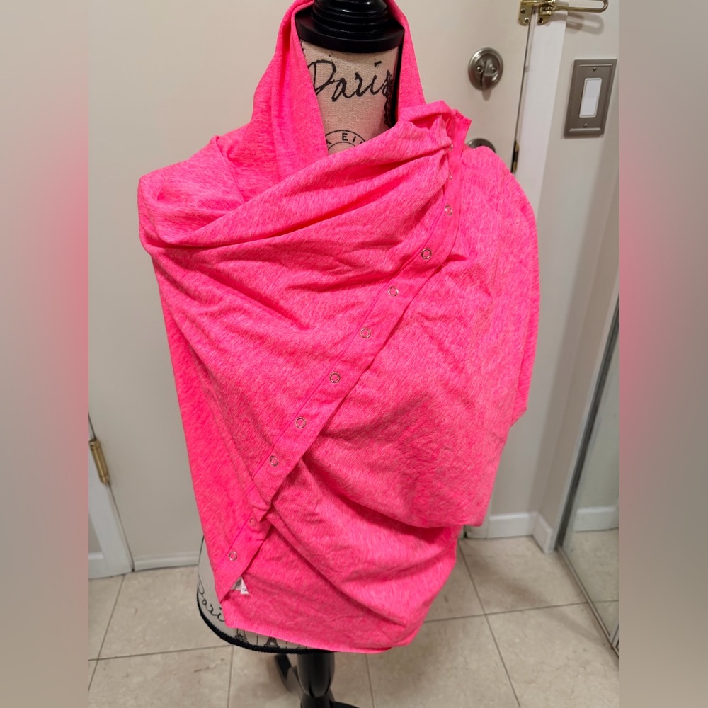 Lululemon Athletica Vibrant Pink Wrap with Grommet Detail - Picture 3 of 6